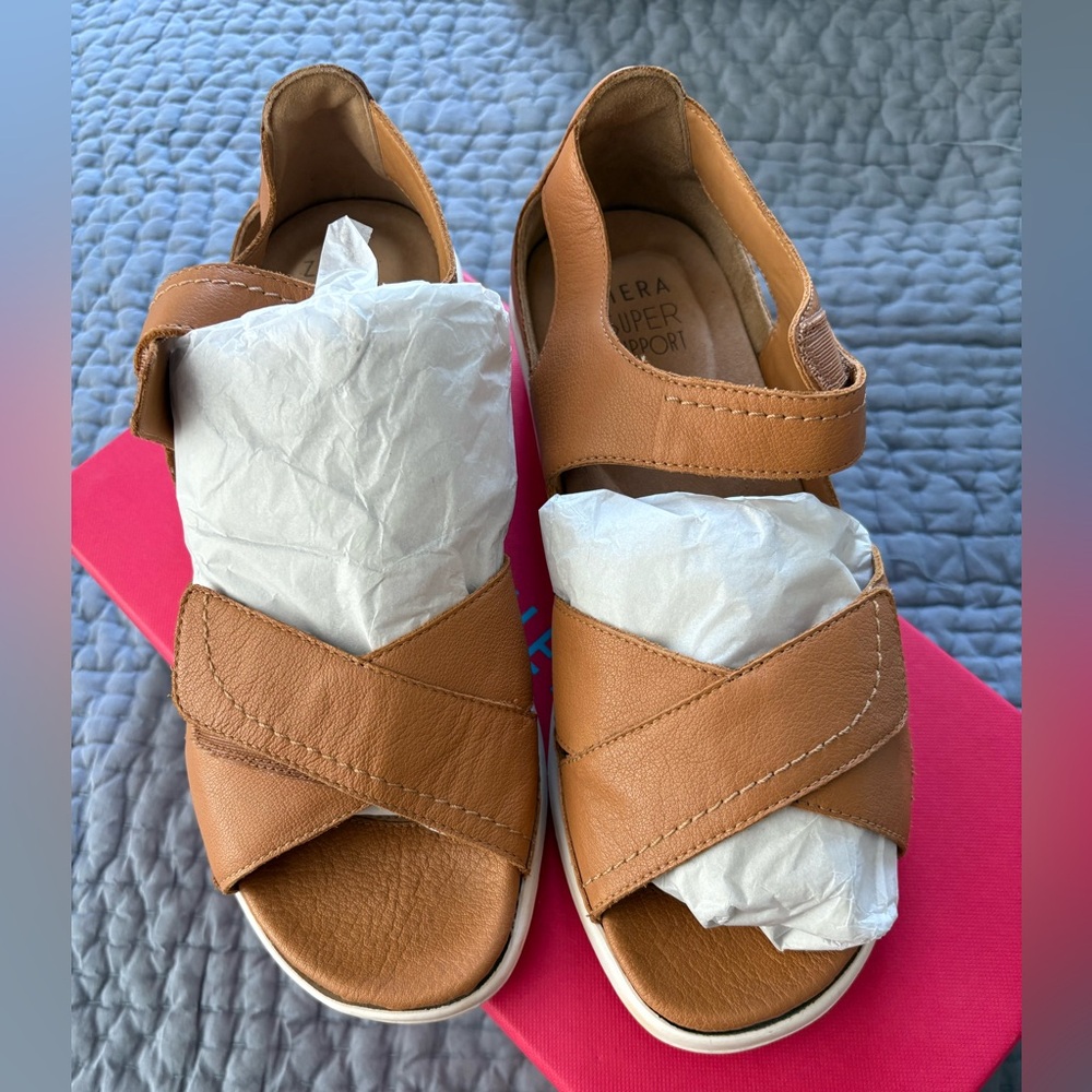 Almost new in box Ziera “Ians” sandal